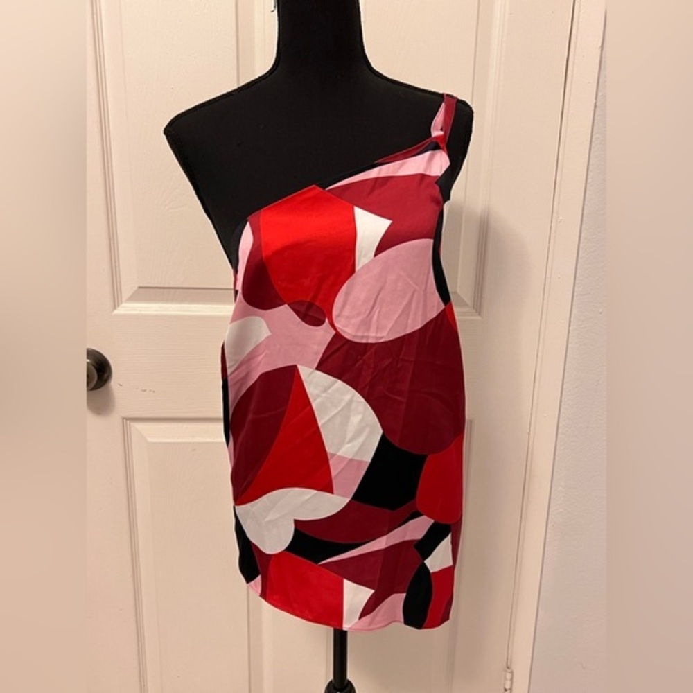 Eloquii Abstract One-Shoulder Mini Top | Red & Pink Graphic Print Party Cami 18